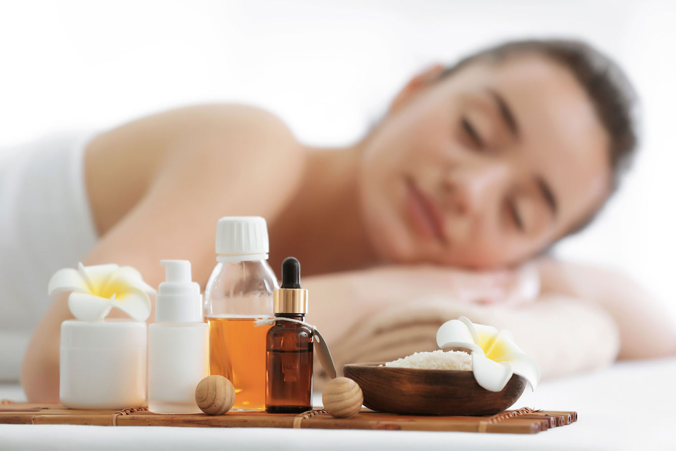 https://www.connexion-zen.com/wp-content/uploads/2020/05/massage-relaxant-aux-huiles-essentielles.jpg